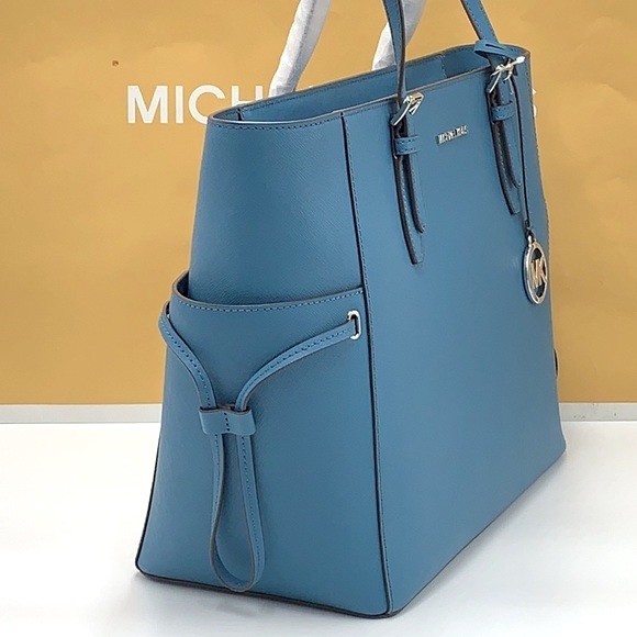 MICHAEL KORS
Gilly Large Saffiano Leather Tote Bag TEAL COLOR - Picture 4 of 15